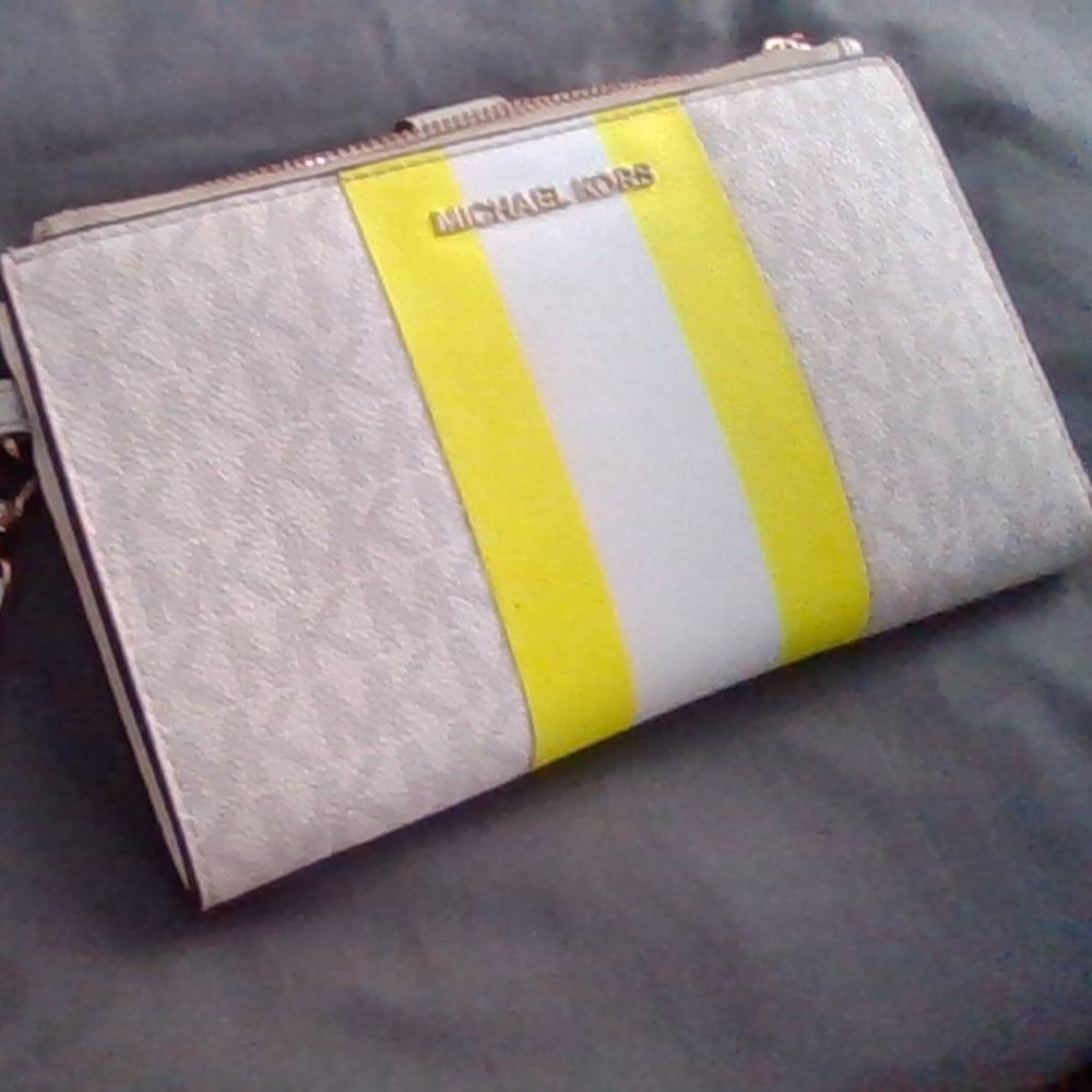 Michael Kors wristlet